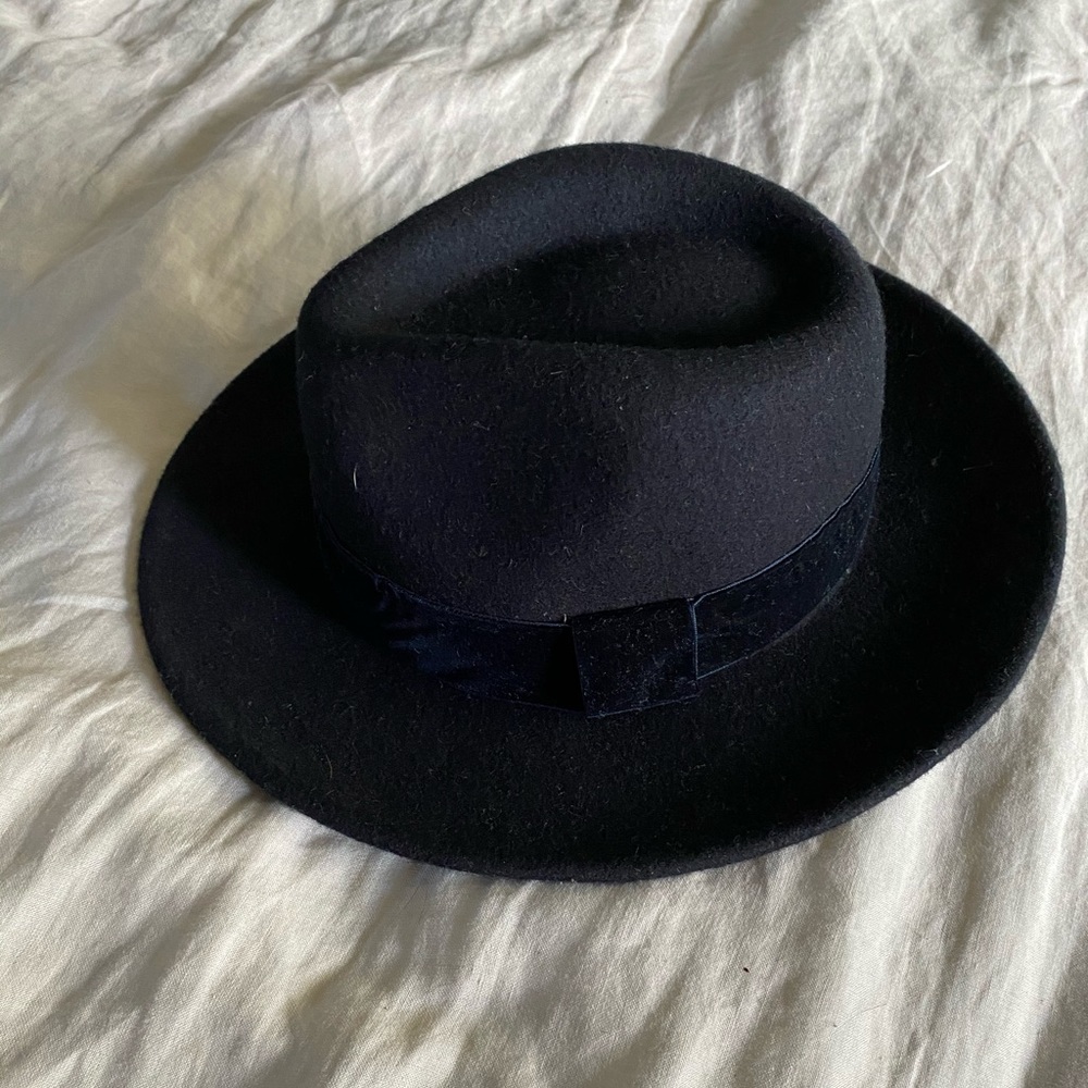Zara Navy felt hat with velvet detail